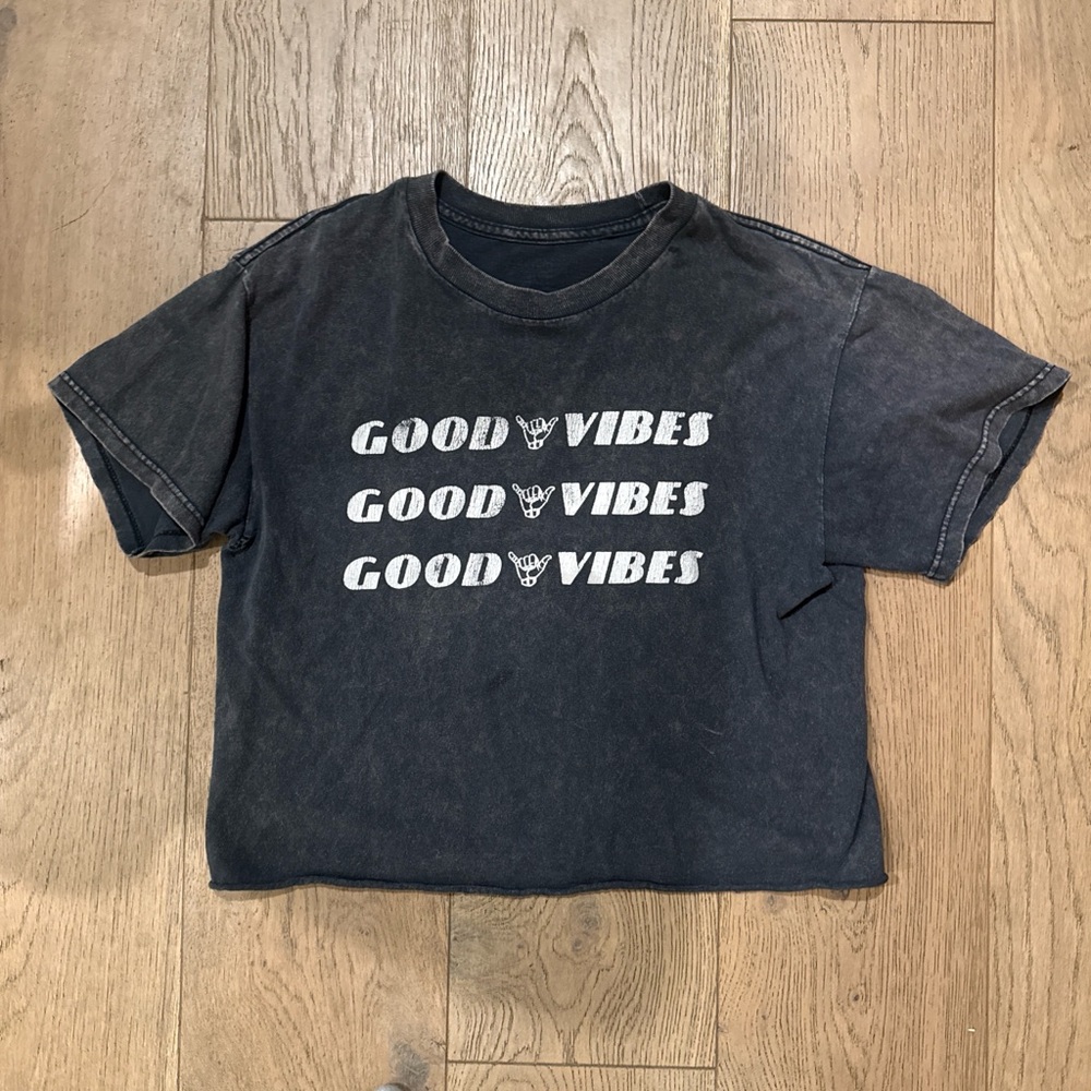 VINTAGE GOOD VIBES TEE
